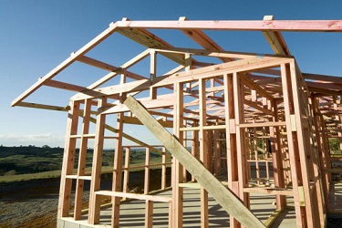 Provides analysis and ranking of building companies